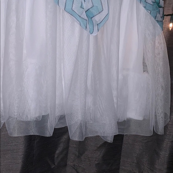 A dress - Picture 5 of 5